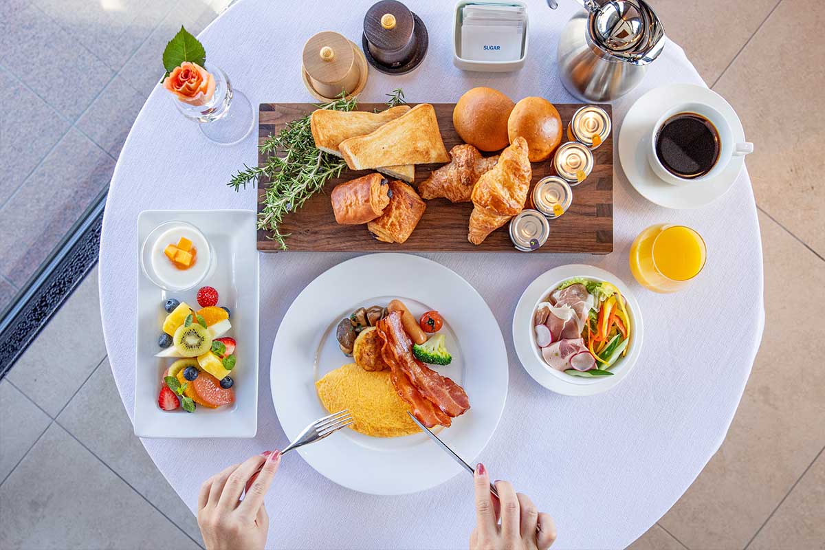 在全日餐廳吃早餐